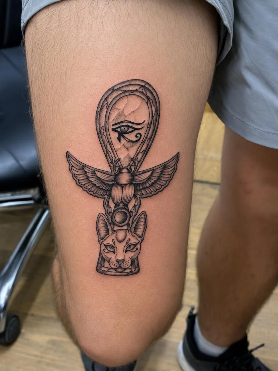 Ägyptisches Auge und Flügel – Tattoo-Foto vom Studio